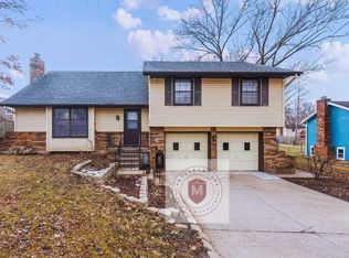 201 Brookwood St, Lansing, KS 66043