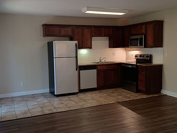3rd image of 642 S Mollison Ave S #25
