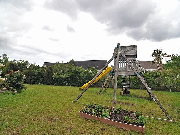 2nd image of 6305 Lenoir Dr