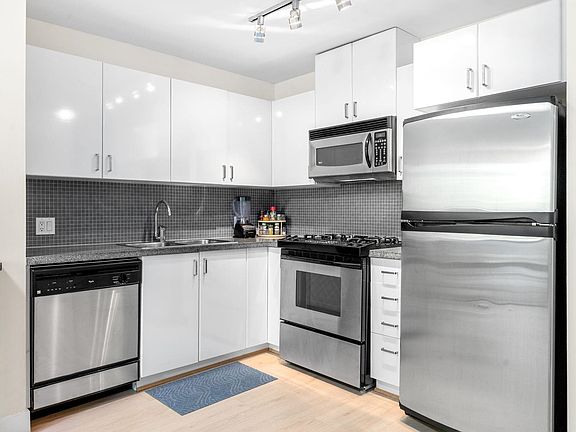 3rd image of 175 W 1st St #305