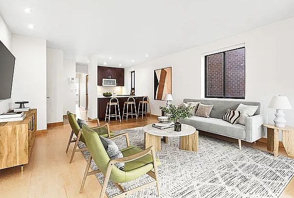 3rd image of 164 Bank St APT 4B
