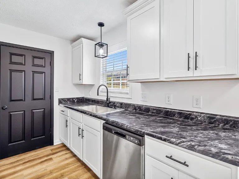 1824 Cottingham Ct — Photo 13