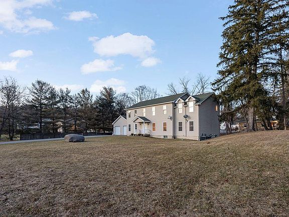 3rd image of 2 Gregory Ln