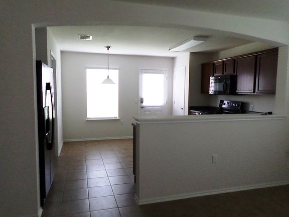 Eat In Kitchen+Breakfast Bar