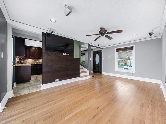 3rd image of 3256 S 59th Ct