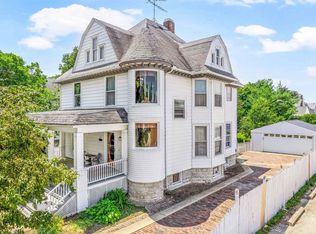 111 S Sycamore St, Genoa, IL 60135