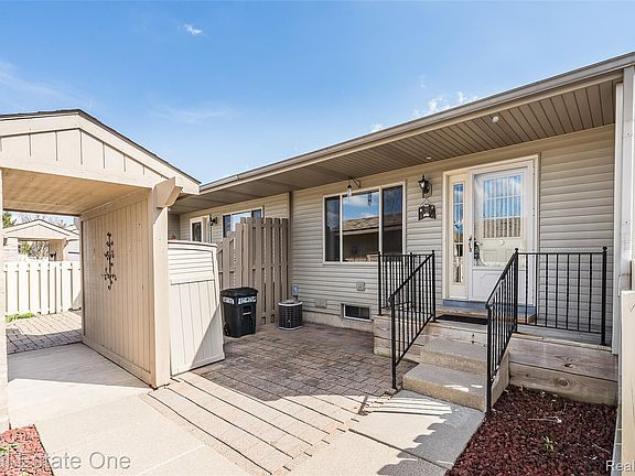 3rd image of 62181 Arlington Cir Unit 4