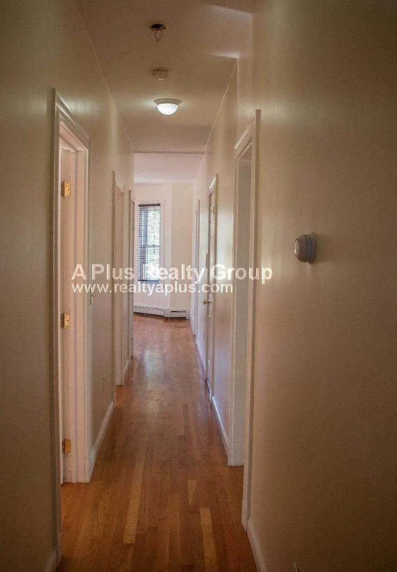 4 bed, $3,200 — Photo 2
