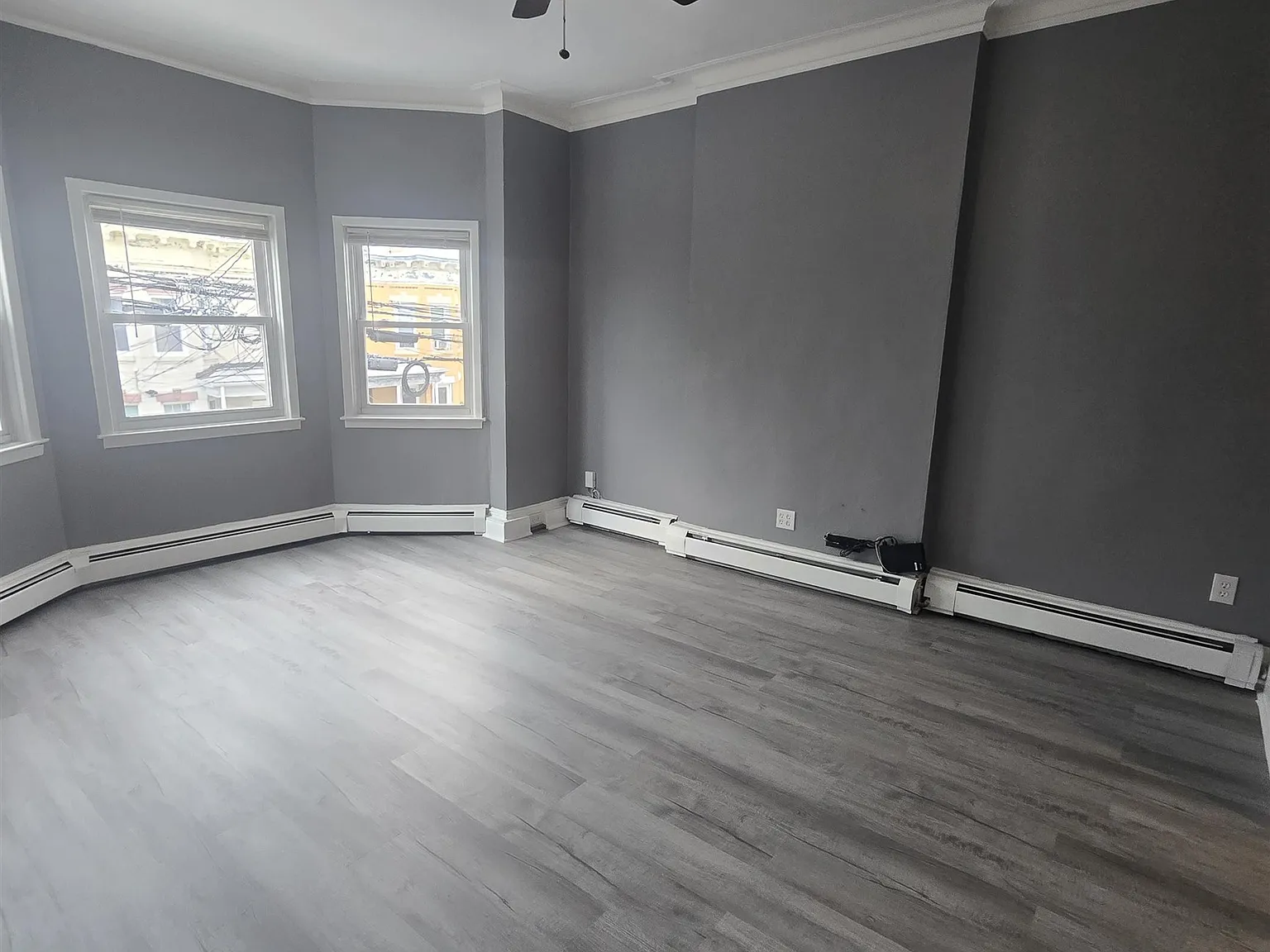 3 bed, 1.0 bath, $3,500 — Photo 2