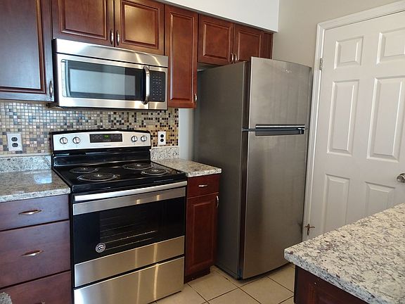 4th image of 437 Lees Mill Dr