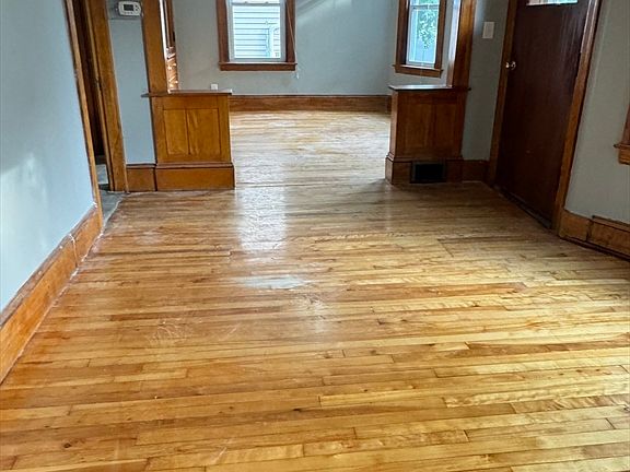 2nd image of 35 Standish St