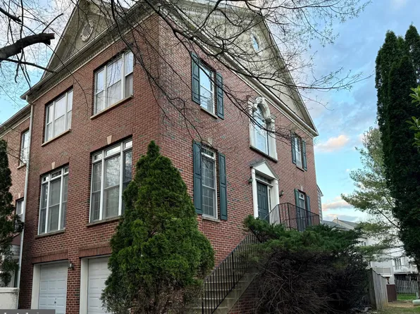 552 Winding Rose Dr, Rockville, MD 20850