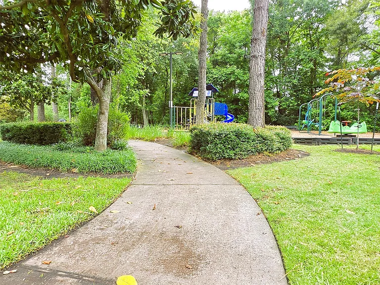 21379 Village Crossing Ln — Photo 31