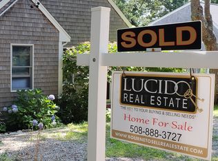 18 Lake View Rd, Plymouth, MA 02360