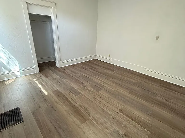 1620 Rebecca St — Photo 9