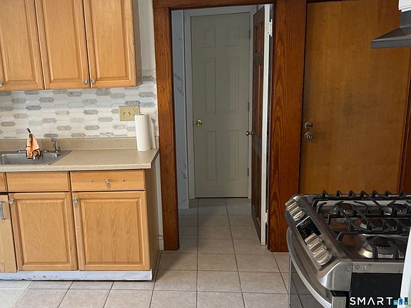 2nd image of 142 Montauk Ave Floor 3