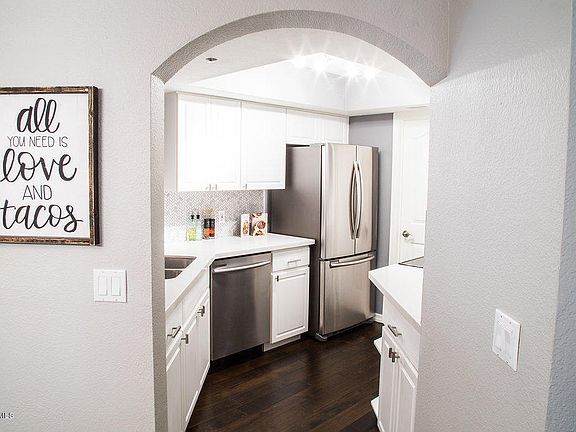 3rd image of 5104 N 32nd St Unit 322