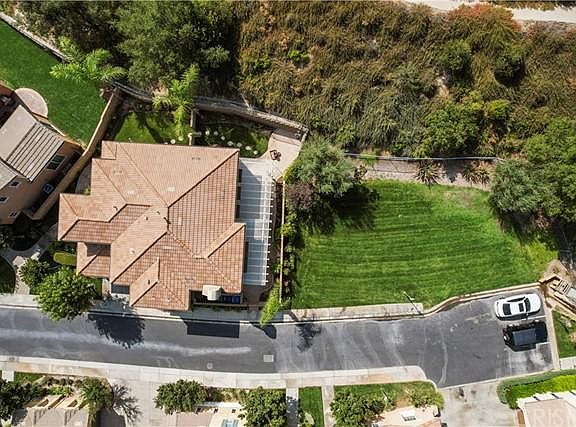 4th image of 27271 Valderrama Dr