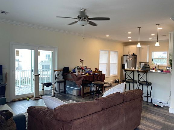 5th image of 473 Caribbean Dr E