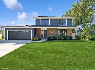 800 Braemar Dr, Mundelein, IL 60060