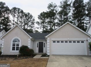 94 Harbour Lake Dr, Fayetteville, GA 30215