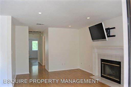 4th image of 645 Doyle Ln