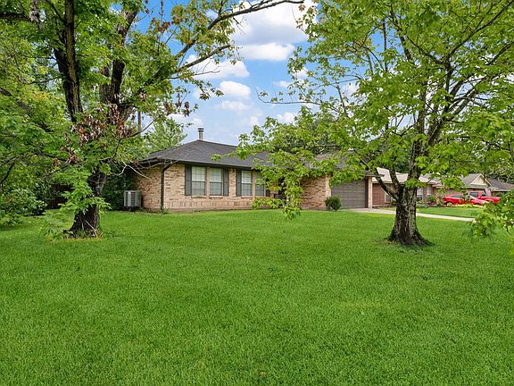 2nd image of 2618 Old Oak Ln