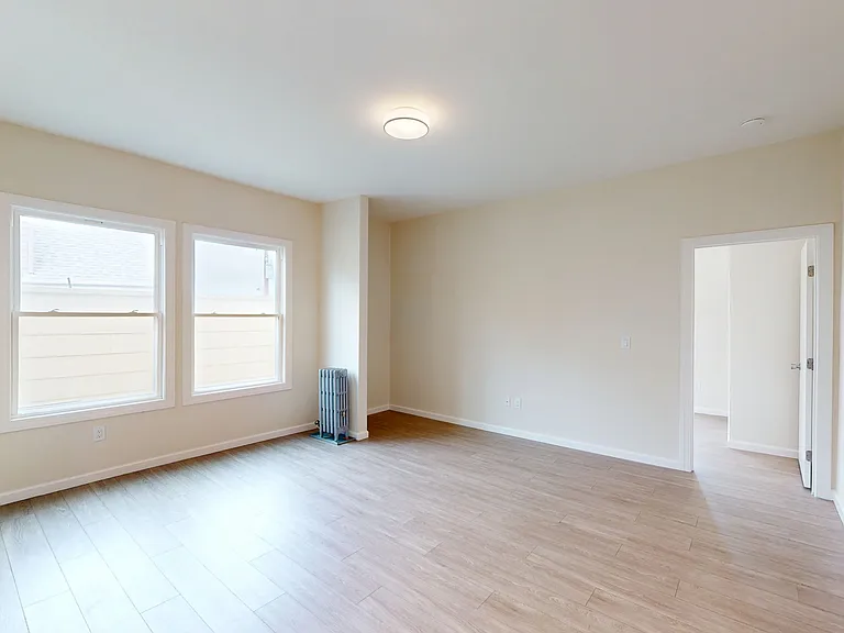 40 Tiffany Ave #6 — Photo 6