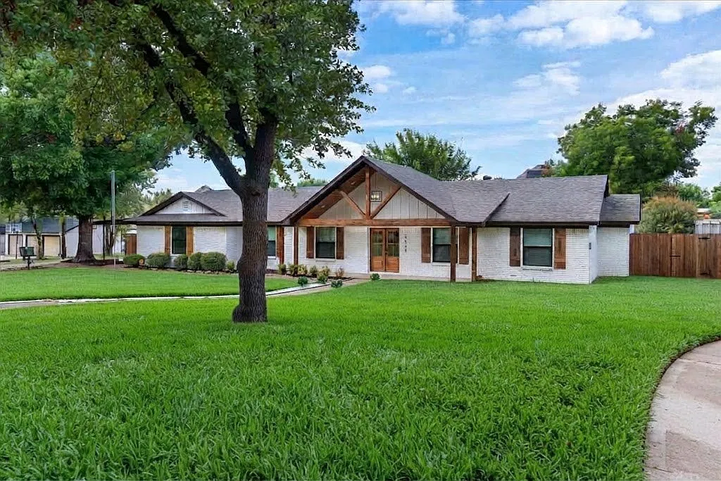 4 bed, 2.5 bath, 2230 sqft, $5,995 — Photo 4