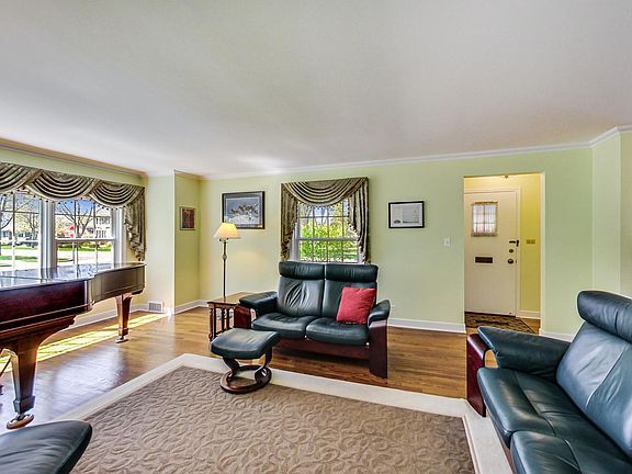 5th image of 901 S Waiola Ave