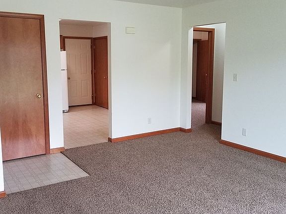 3rd image of 214 Tanglewood Dr