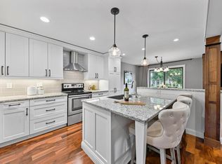 836 Pilgrim Pkwy, Elm Grove, WI 53122
