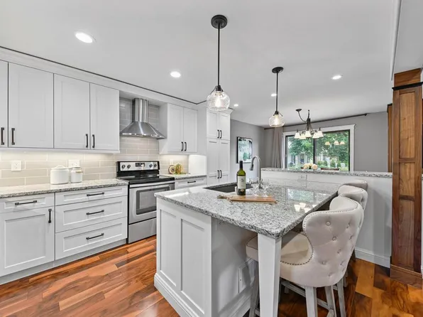 836 Pilgrim PARKWAY, Elm Grove, WI 53122