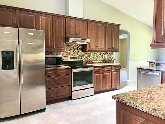4th image of 844 Stony Point Dr