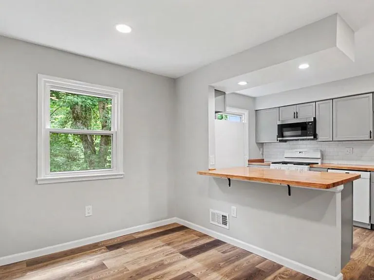 14658 Bakersfield St — Photo 2