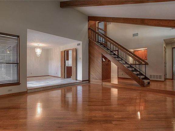 5th image of 1000 Crestview Dr