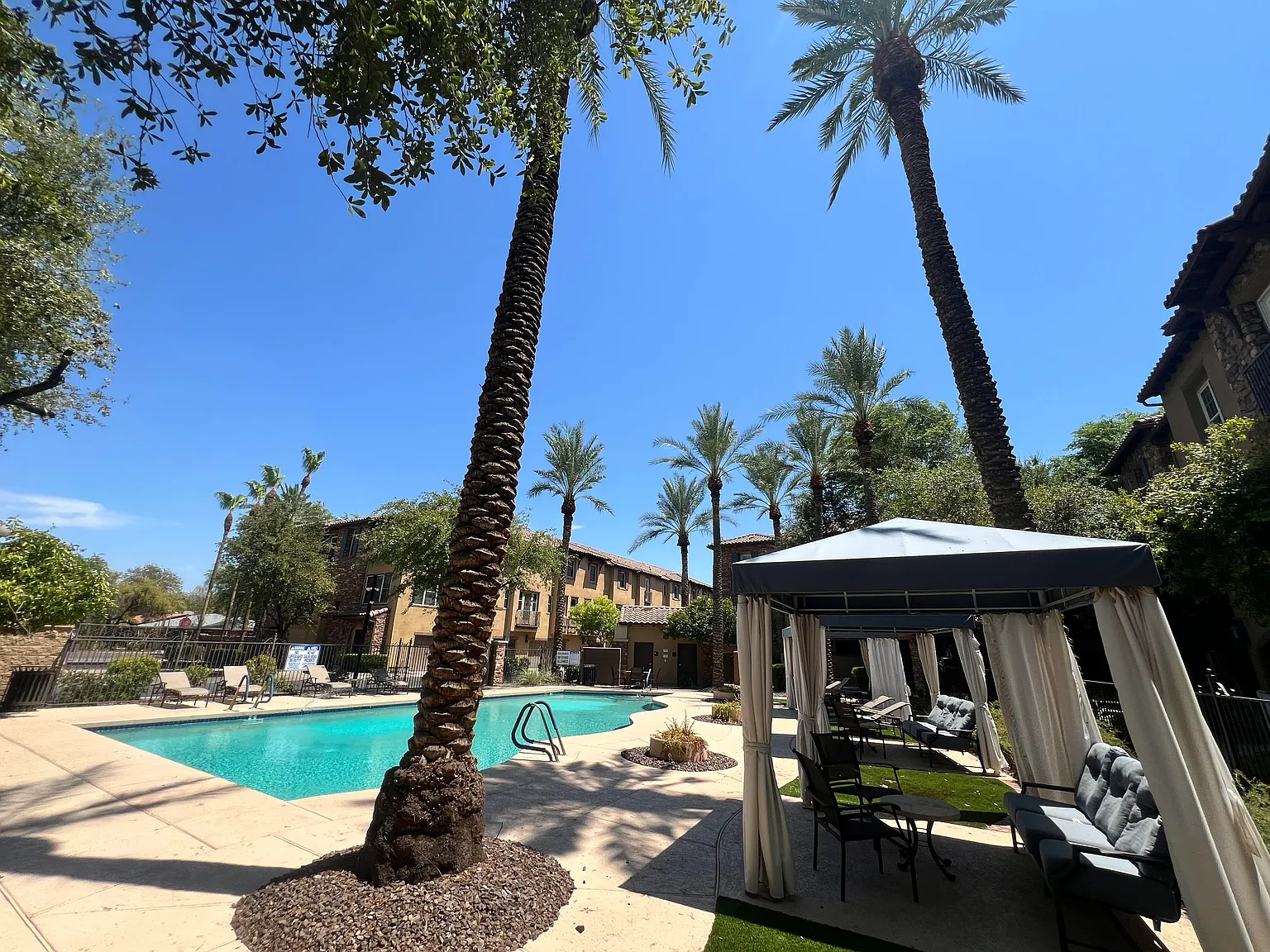 2 bed, 2.5 bath, 1755 sqft, $2,700 — Photo 2