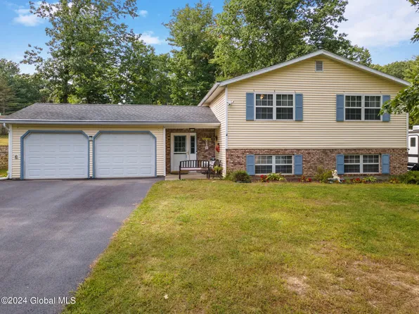 36 Pinehollow Drive, Ballston Spa, NY 12020