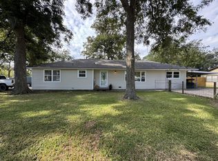 703 N Elm St, Sweeny, TX 77480
