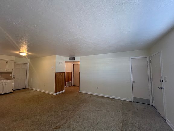 2nd image of 485 West Rd APT 1