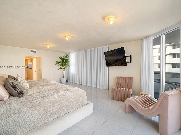 5801 Collins Ave #1200 — Photo 26