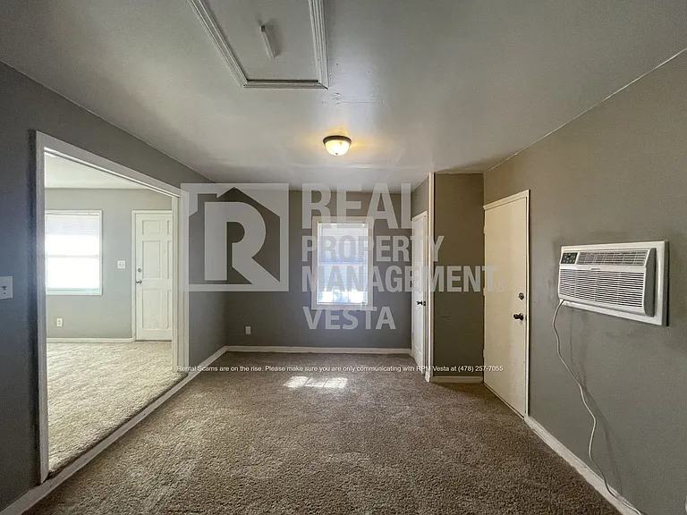 2459 Vivian Dr — Photo 10