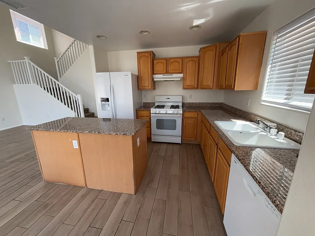 3 bed, 2.5 bath, 1544 sqft, $1,850 — Photo 4
