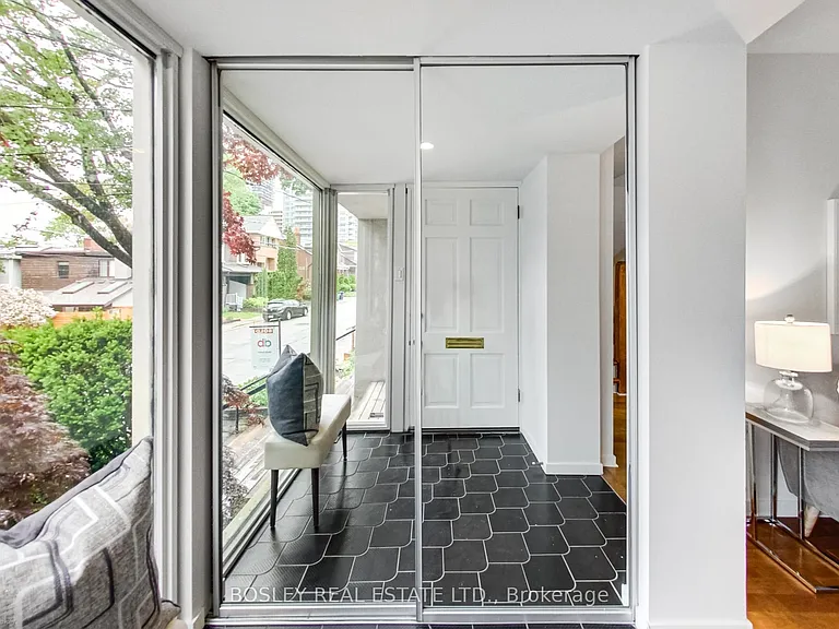 140 Helendale Ave — Photo 4