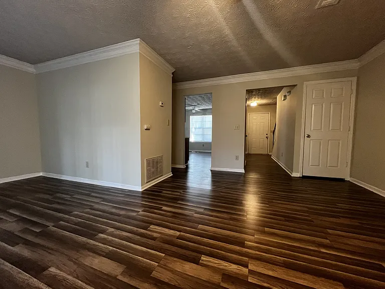 6617 Meadow Green Cir — Photo 4