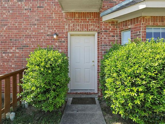 3rd image of 1953 Timber Oaks Dr