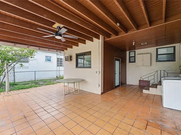 121 SW 71st Ave — Photo 16