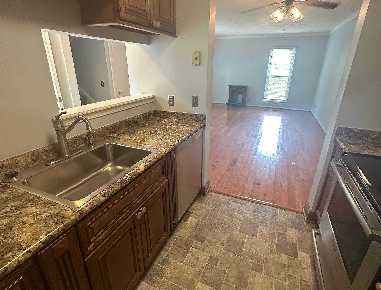 2 bed, 1032 sqft, $1,750 — Photo 4