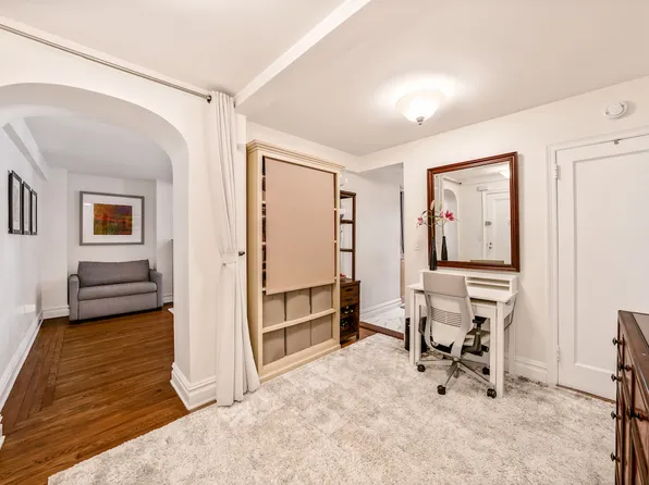 424 East 52nd Street image 6 of 9