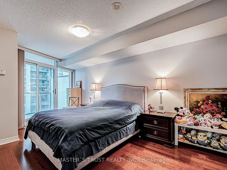 30 Grand Trunk Cres #711 — Photo 11